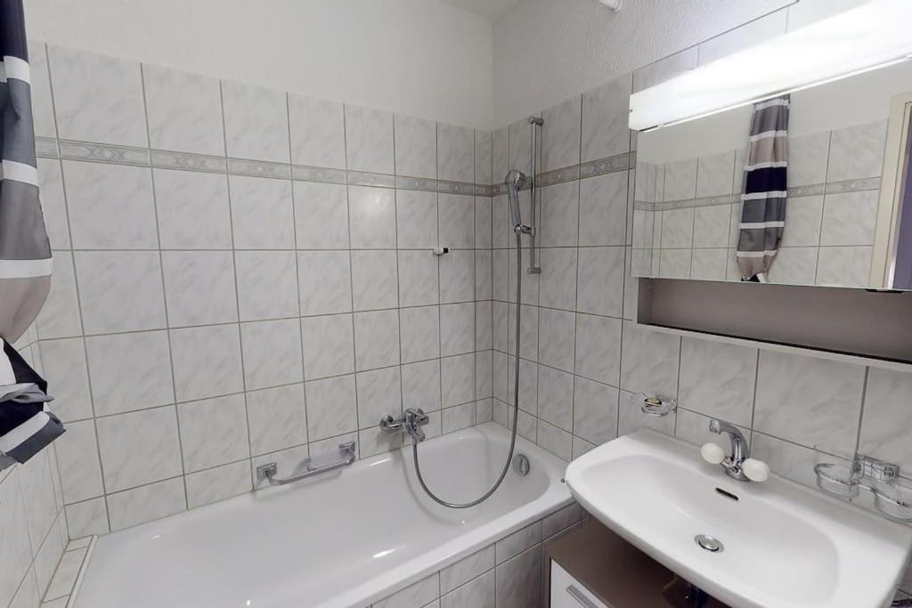 Bright 1 Bedroom Flat In The City Centre Zúrich Exterior foto